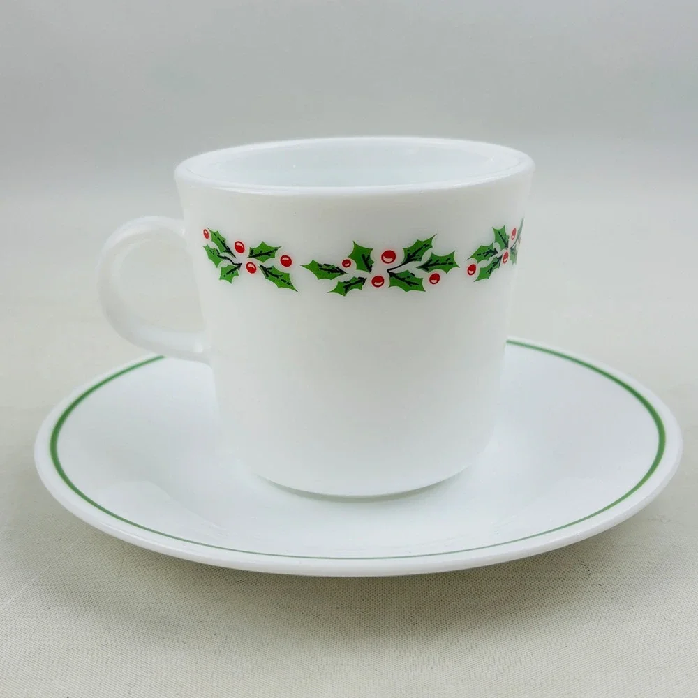 Vintage Corelle Winter Holly Cup & Saucer Set of 4 Black Vein Christmas Holiday